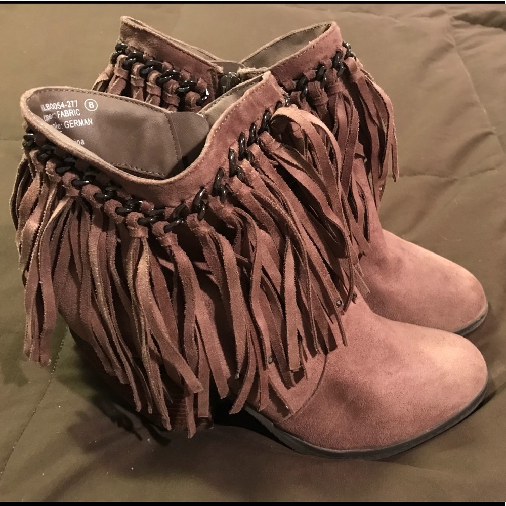 Women’s size 8 Not Rated Fringe Heeled Booties